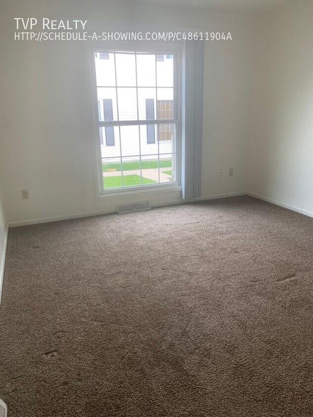 39 Hancock Ln, Elyria, OH 44035 House Rental in Elyria, OH