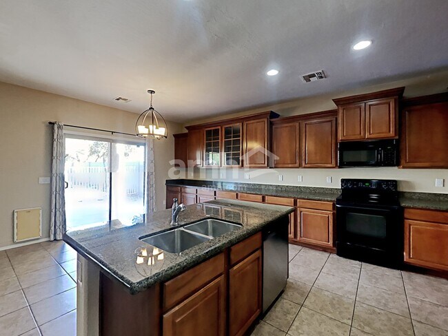 Foto del edificio - 7024 W Branham Ln