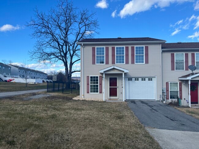 Foto del edificio - 112 W S St