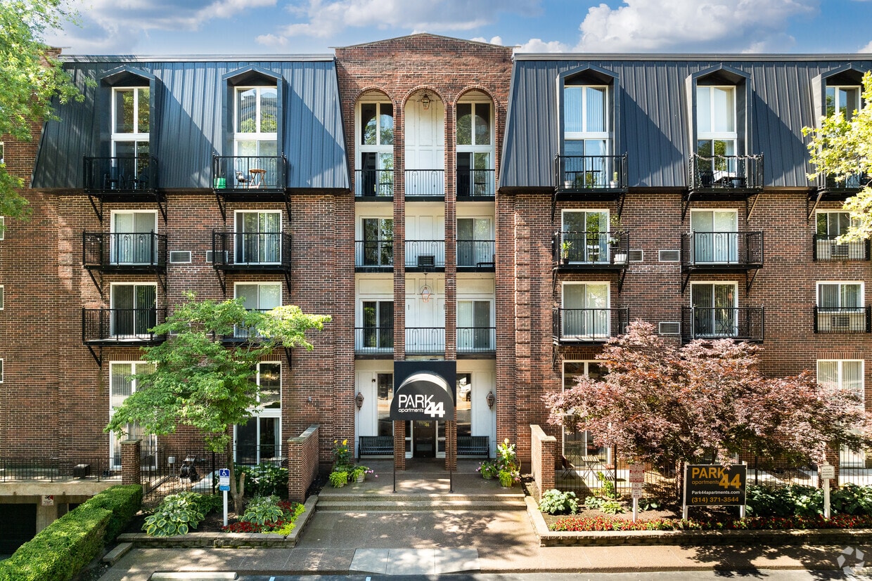 Park 44 Apartments - 4444 W Pine Blvd Saint Louis, MO 63108