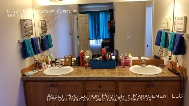 Building Photo - 552 NE Apache Cir