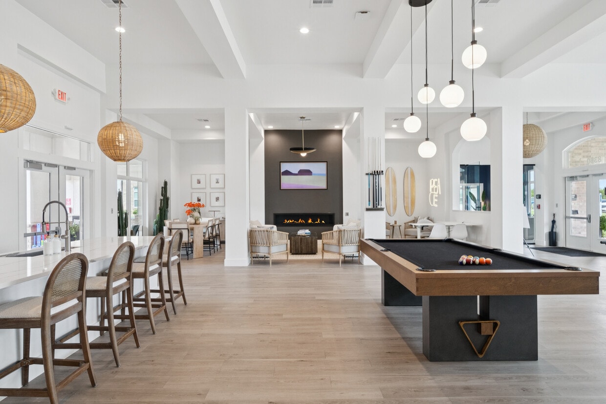 Primary Photo - Casa Del Mar