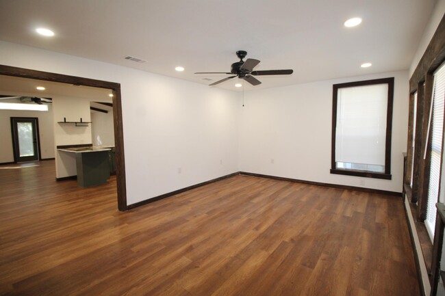 Foto del edificio - 1015 W Kuykendall St