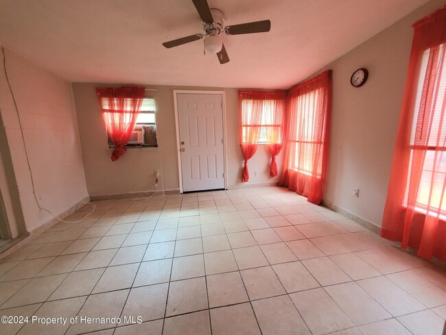 Foto del edificio - 27334 Dale Ave