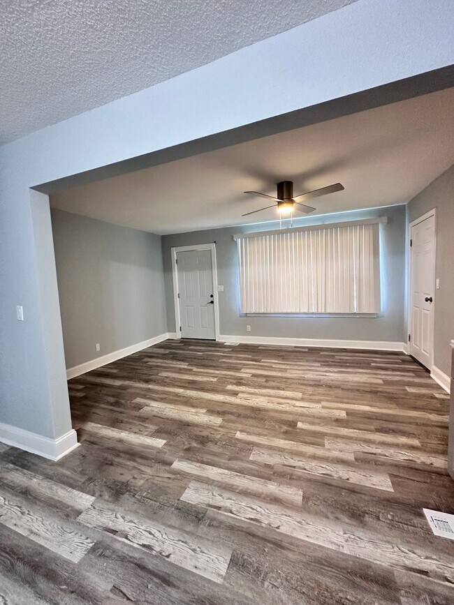 Building Photo - Coronado-Norfolk 3 Bedroom House
