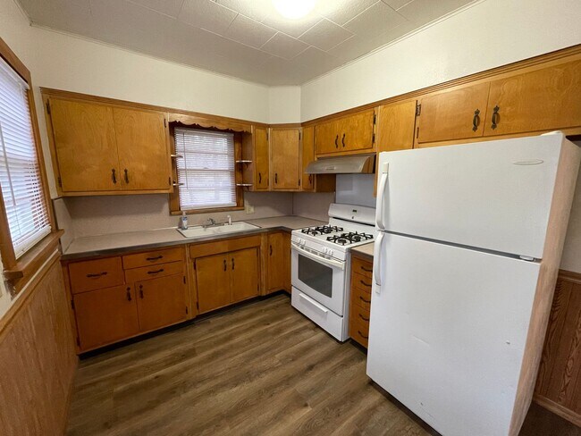 Building Photo - Nice 2 Bedroom Home in Elkhart for Rent