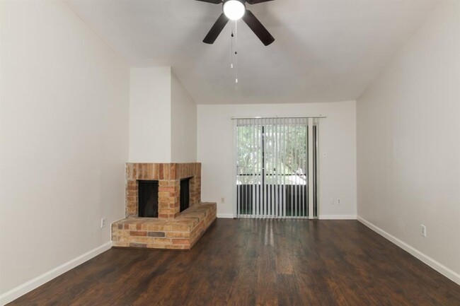 Foto del edificio - 10555 Turtlewood Ct