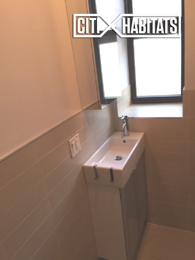 Foto del edificio - 300 E 89th St