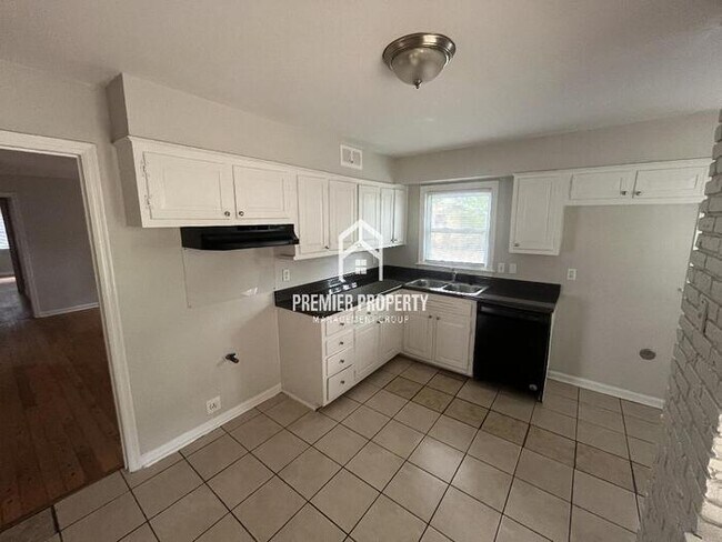 Building Photo - 3084 Dewitt Cove