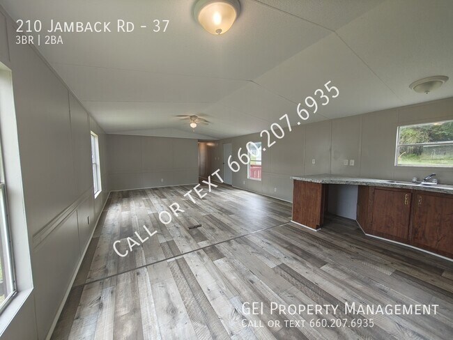 Building Photo - 210 Jamback Rd