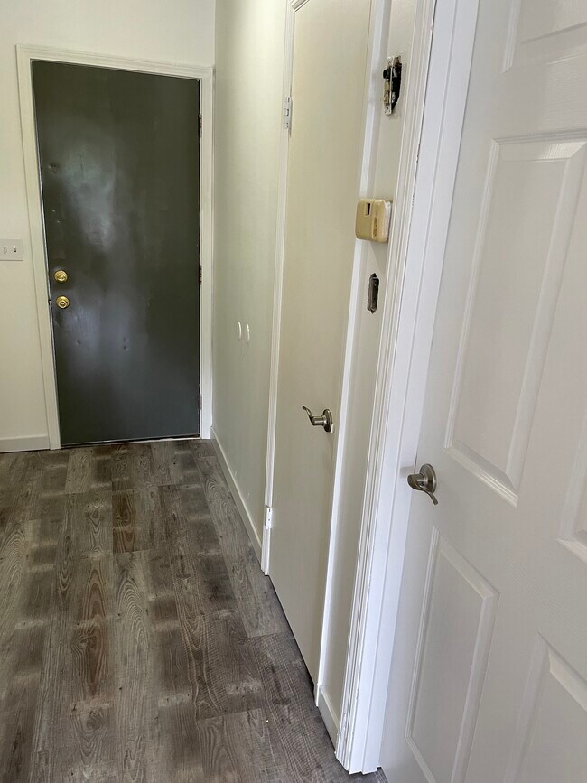 Building Photo - 113 Hope Dr