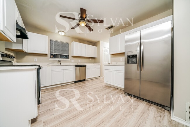 Foto del edificio - Prepare to be impressed by this 3 bedroom, 2.5 bathroom home