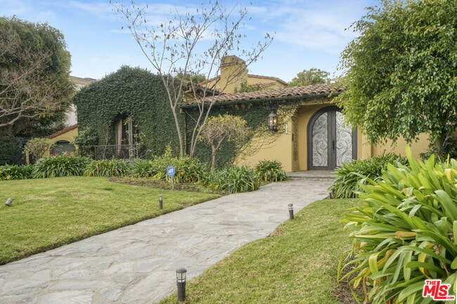 Foto del edificio - 707 N Bedford Dr