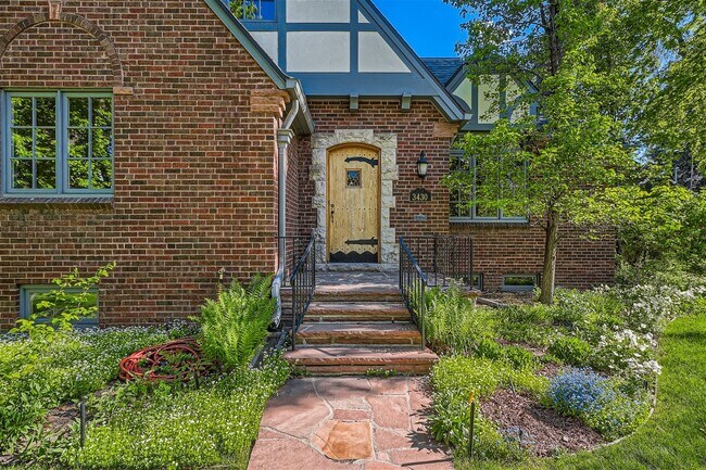 Foto del edificio - 3430 E 7th Ave Pkwy