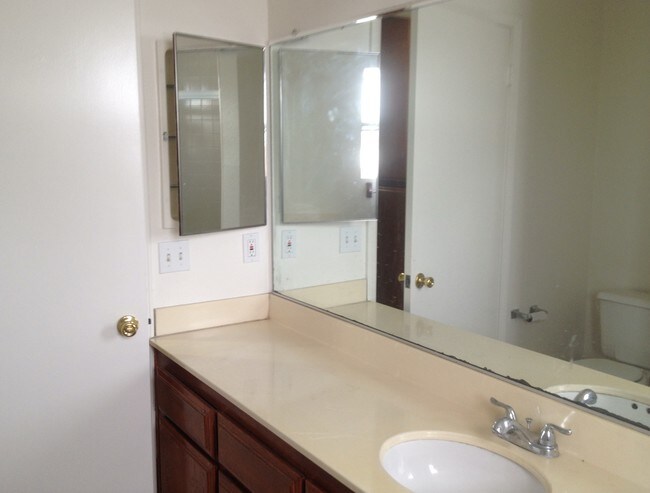Bathroom - 1337 S Gaffey St