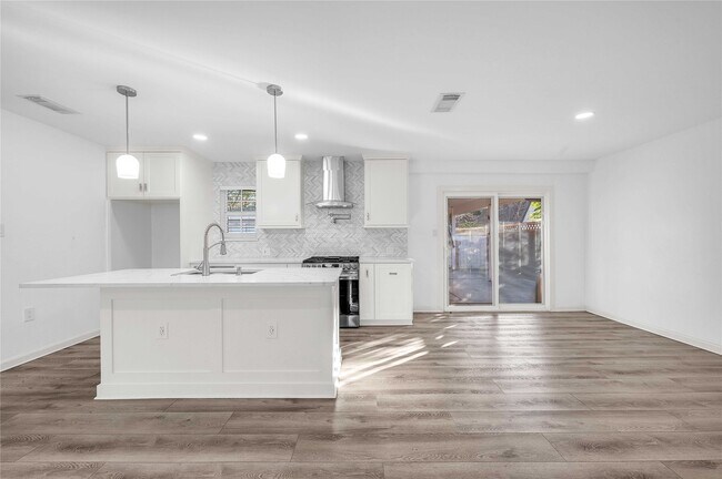 Foto del edificio - 6014 Belarbor St