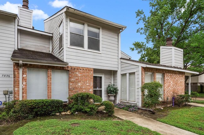 Foto del edificio - 7838 Green Lawn Dr