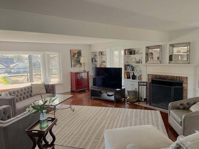 Building Photo - 86-85 5 Mile River Rd