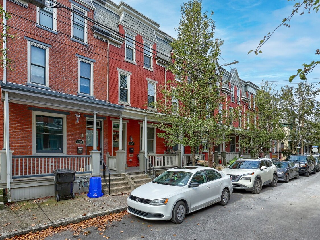 Primary Photo - Beautiful Single Family Home on Penn