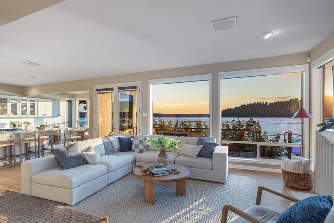 Foto del edificio - 3711 Lake Washington Blvd N