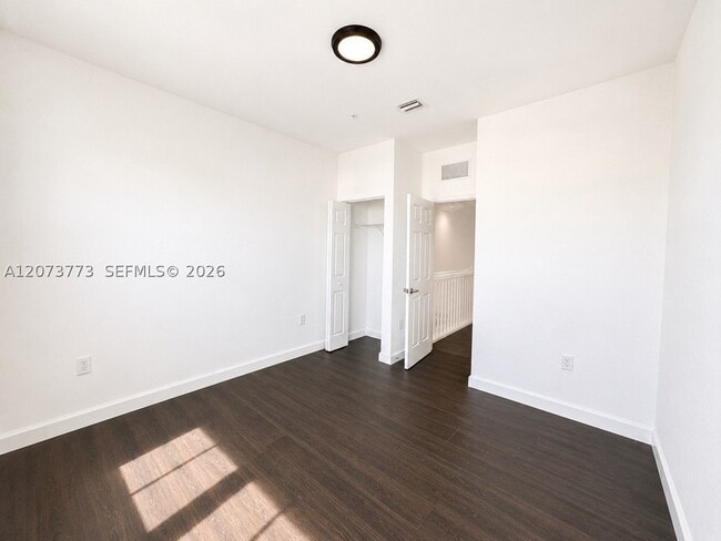 Building Photo - 142 SE 28th Ter