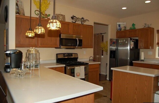 Building Photo - FABULOUS HOME - Beasley - Sky Ranch - Reed...
