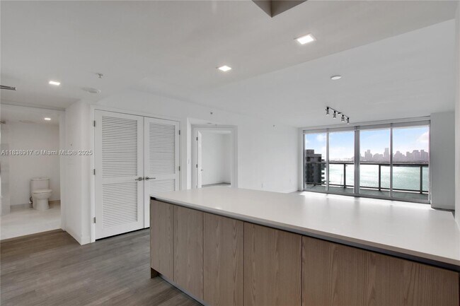 Foto del edificio - 1500 Bay Rd