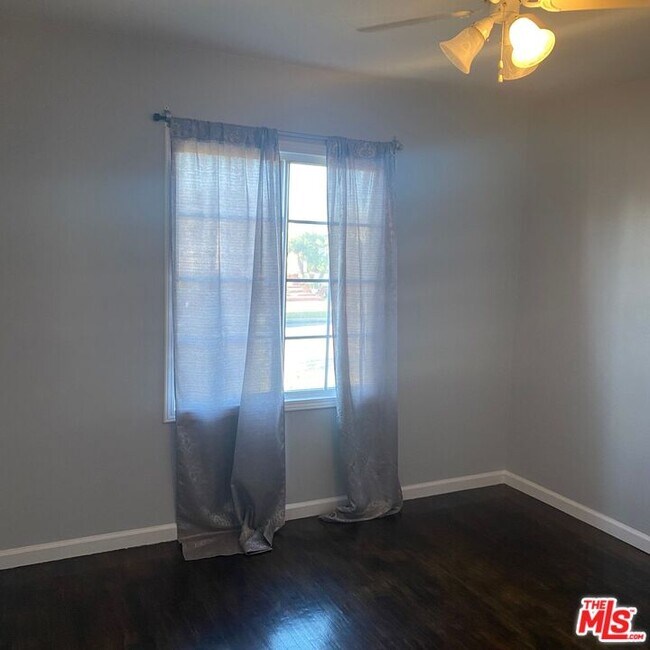 Foto del edificio - 1506 W 136th St