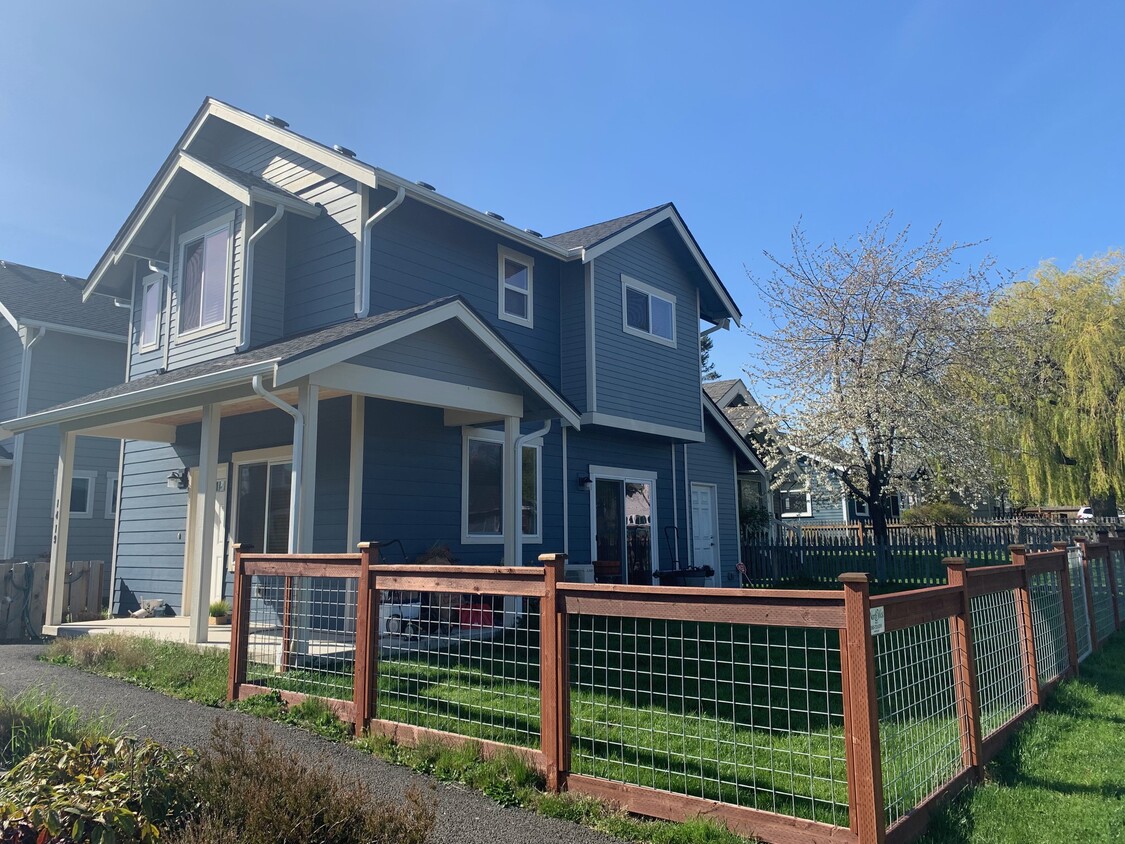 Foto principal - 1419 Texas St