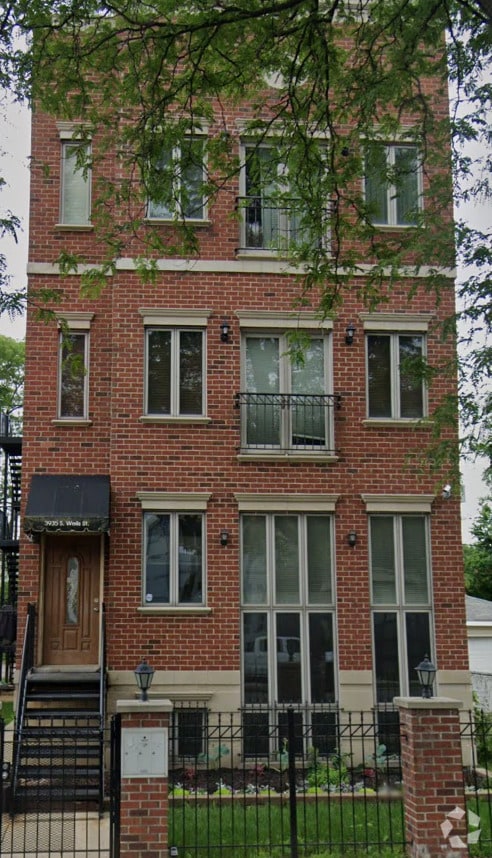 Building Photo - 3935 S Wells St
