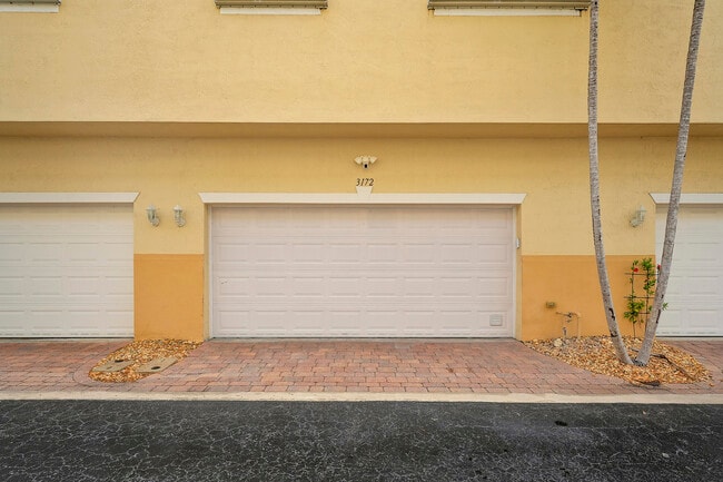 Foto del edificio - 3172 N Greenleaf Cir