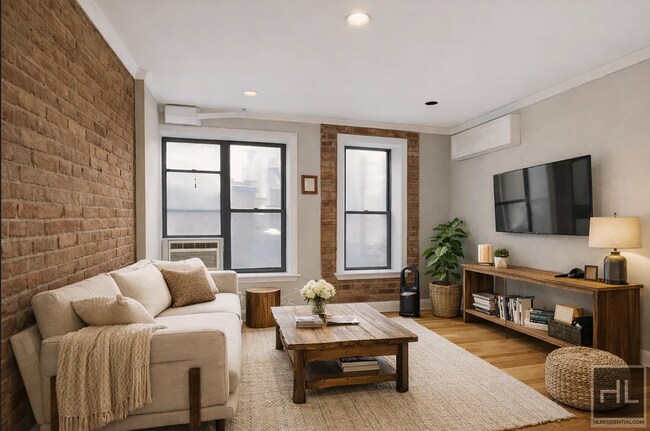 Building Photo - Mott Street