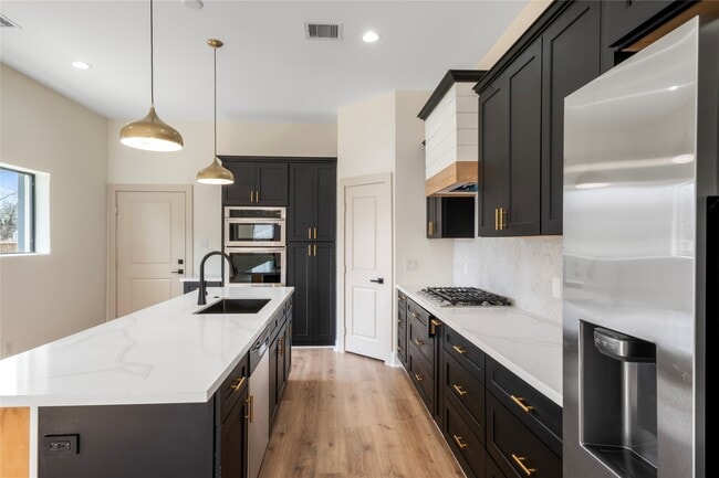 Building Photo - 1113 Danube St