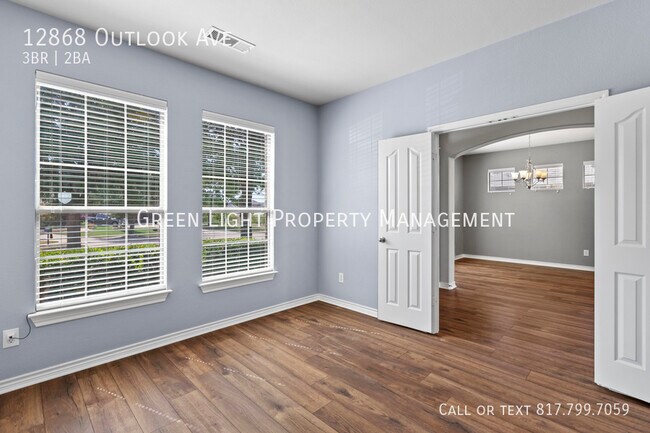 Building Photo - 12868 Outlook Ave