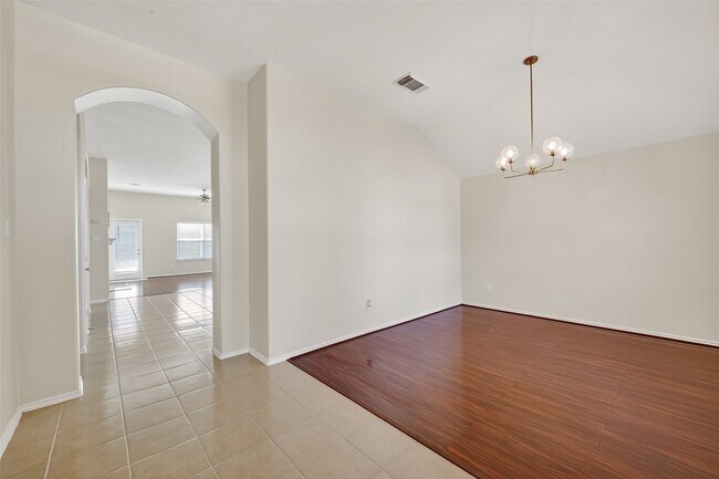 Foto del edificio - 9830 Lynette Falls Dr