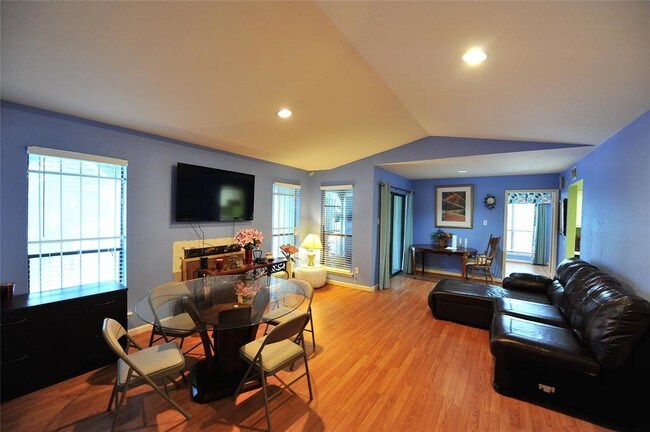 Building Photo - 6602 Harbor Town Dr