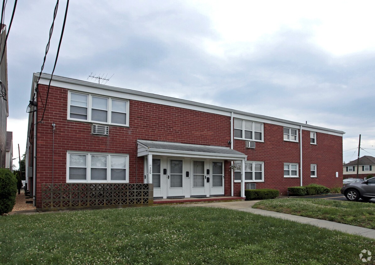 Building Photo - 200 Main St