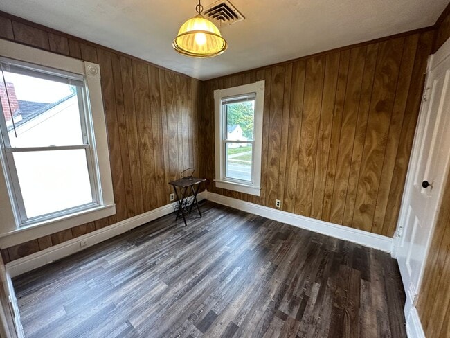 Building Photo - 750-752 E Wheeling St