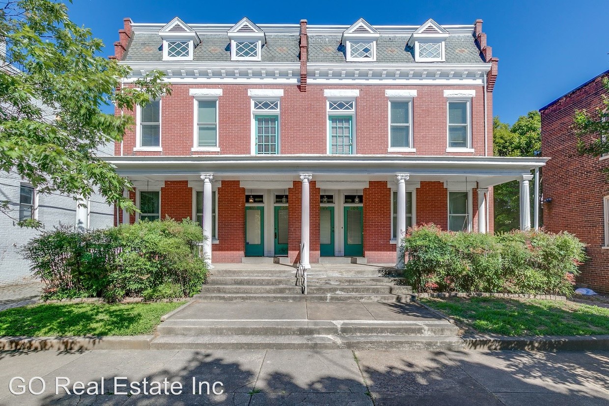 Primary Photo - 409 N Davis Ave