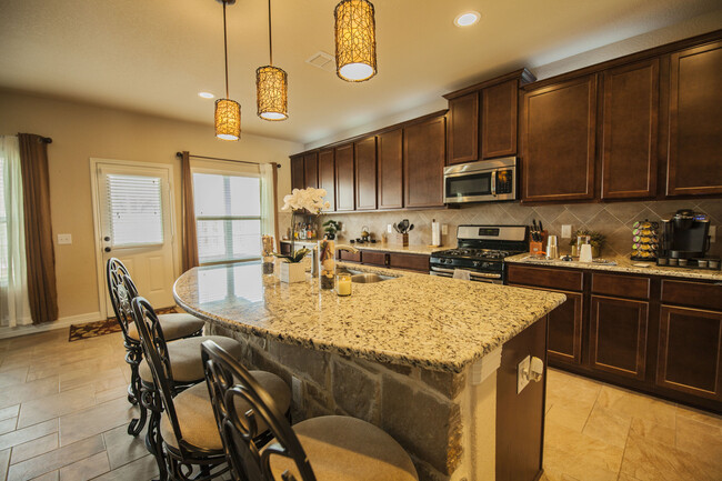 Foto del edificio - STUNNING 4 BEDROOM IN NEW BRAUNFELS FEATUR...