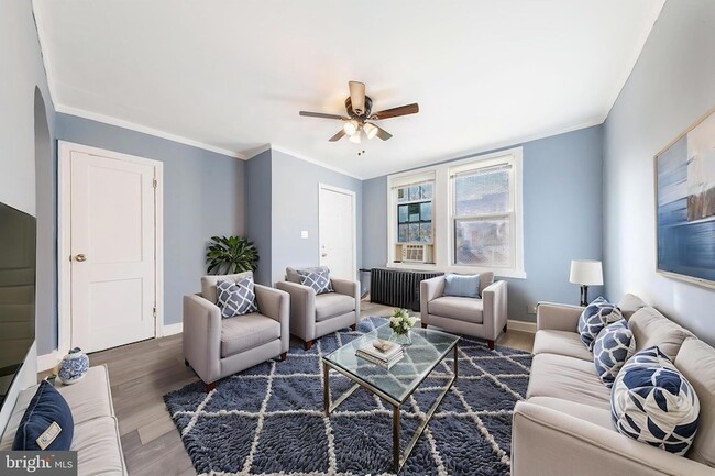 Building Photo - 905 19th St NE