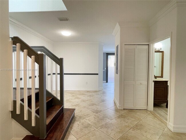 Foto del edificio - 6918 NW 177th St