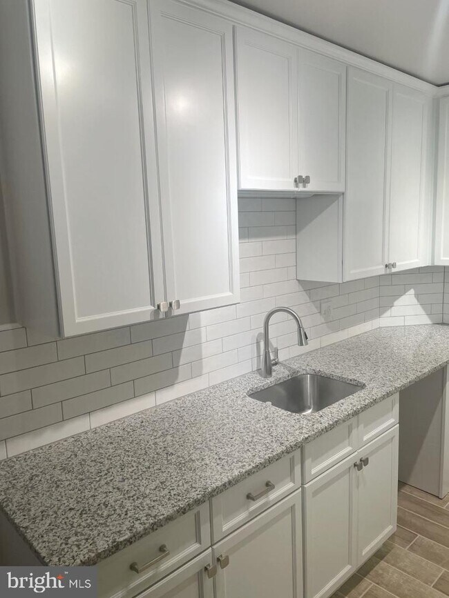 Foto del edificio - 412 W 1st St