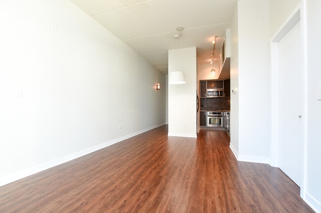 Building Photo - 650 W Wayman St