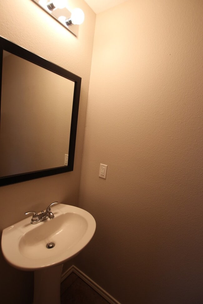 Building Photo - Coming Soon: 2 Bedroom Duplex for Rent in ...