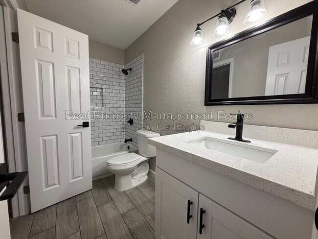 Foto del edificio - 3302 W Loma Ln