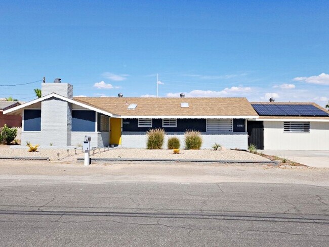 Building Photo - Shadow Mountain 1452