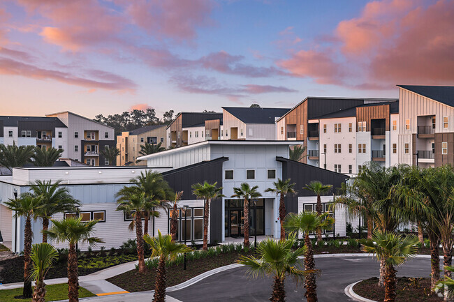 Building Photo - Grand Cypress