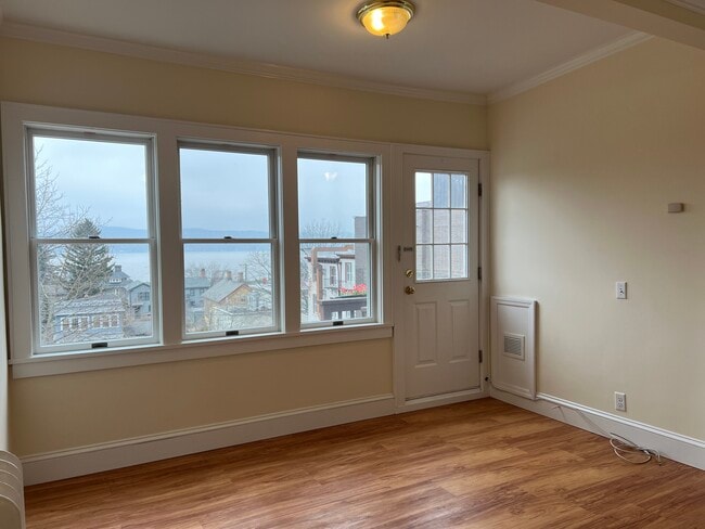 Building Photo - 10 S Eckar St