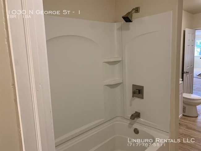 Foto del edificio - 1030 N George St